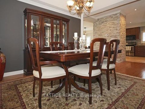 Photo 4 at 29 Wolfson Crescent, Oak Ridges Lake Wilcox, Richmond Hill
