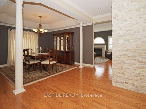 Photo 5 at 29 Wolfson Crescent, Oak Ridges Lake Wilcox, Richmond Hill