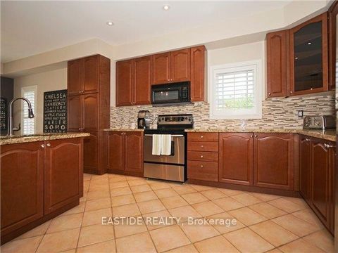 Photo 6 at 29 Wolfson Crescent, Oak Ridges Lake Wilcox, Richmond Hill