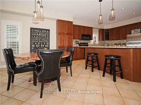 Photo 8 at 29 Wolfson Crescent, Oak Ridges Lake Wilcox, Richmond Hill