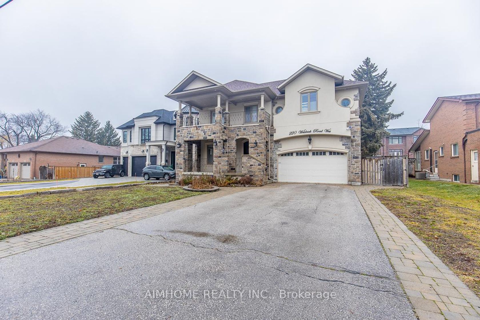 220 Weldrick Road W, Observatory, Richmond Hill 