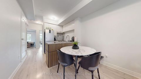 Photo 10 at 218 - 17 Coneflower Crescent, Branson, Toronto