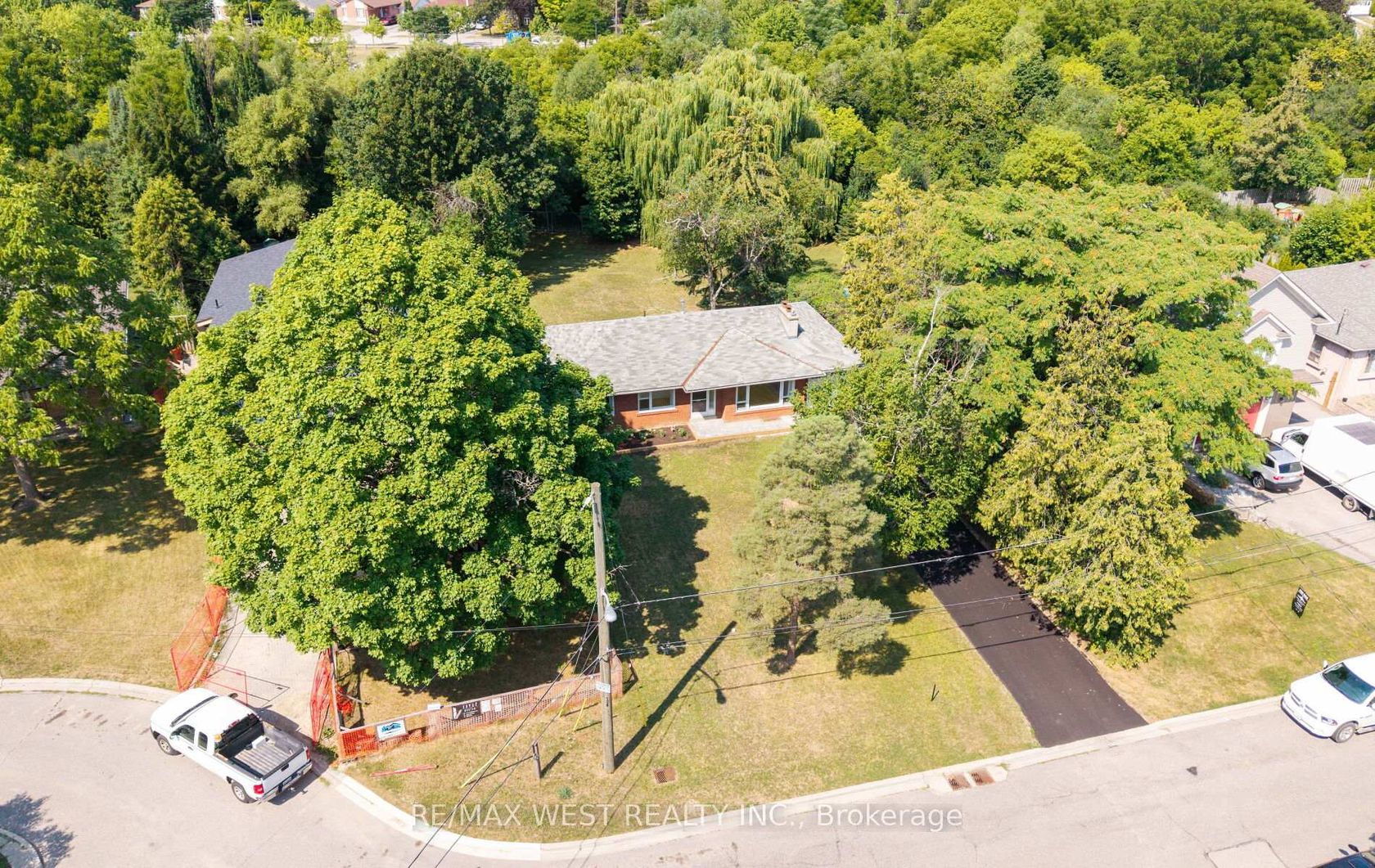 23 Waltham Drive, Beaumonde Heights, Toronto 
