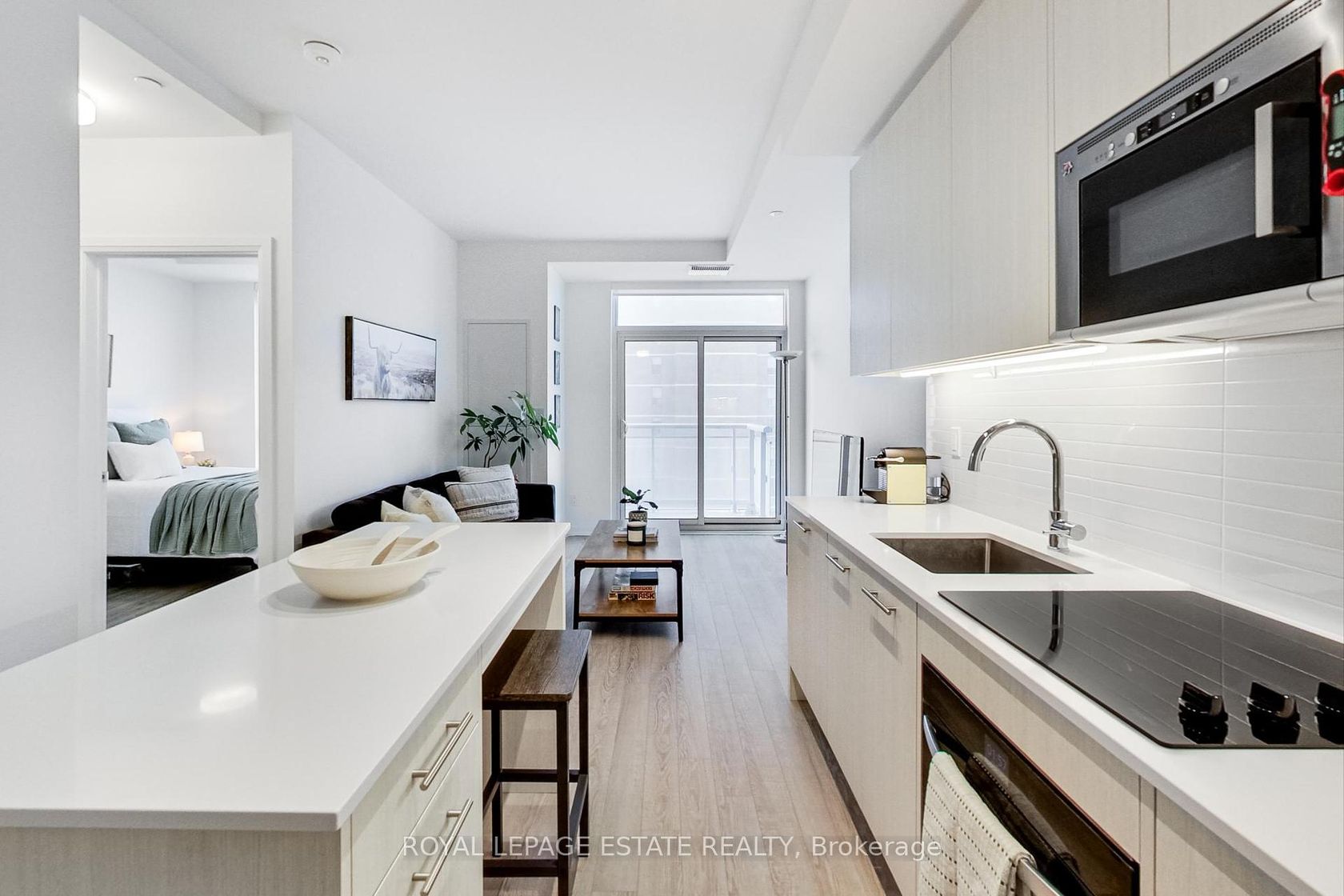 808 - 286 Main Street, Danforth, Toronto 