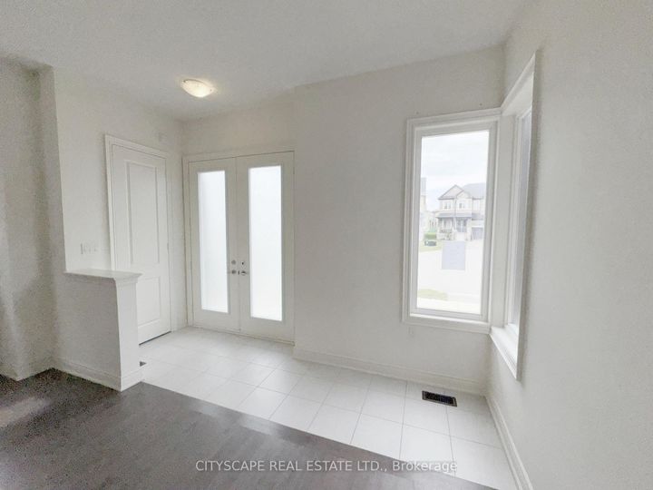 Photo 3 at 76 Elstone Place, Waterdown, Hamilton