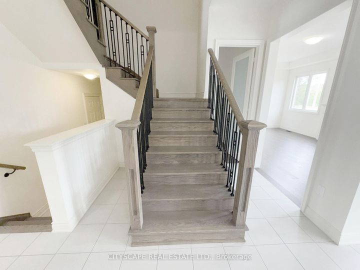Photo 13 at 76 Elstone Place, Waterdown, Hamilton