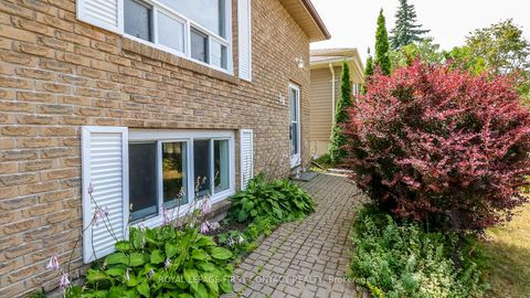 Photo 2 at 56 Mcconkey Place, Allandale Heights, Barrie