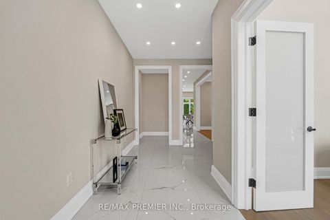Photo 5 at 24 Francesca Court, East Woodbridge, Vaughan