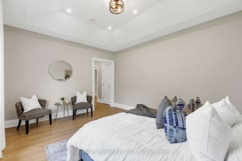 Photo 27 at 24 Francesca Court, East Woodbridge, Vaughan