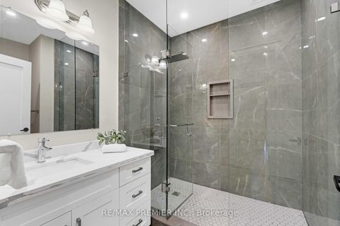 Photo 28 at 24 Francesca Court, East Woodbridge, Vaughan