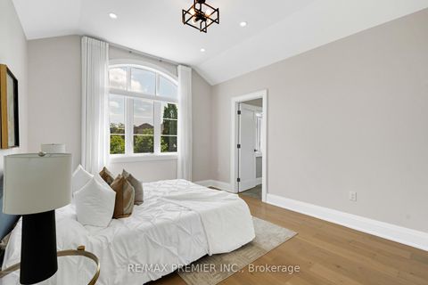 Photo 31 at 24 Francesca Court, East Woodbridge, Vaughan