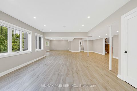 Photo 37 at 24 Francesca Court, East Woodbridge, Vaughan