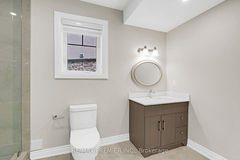Photo 39 at 24 Francesca Court, East Woodbridge, Vaughan