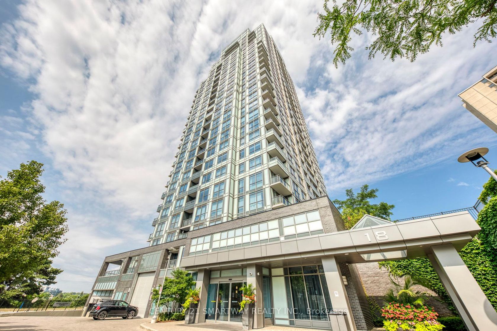 905 - 18 Graydon Hall Drive, Donalda, Toronto 