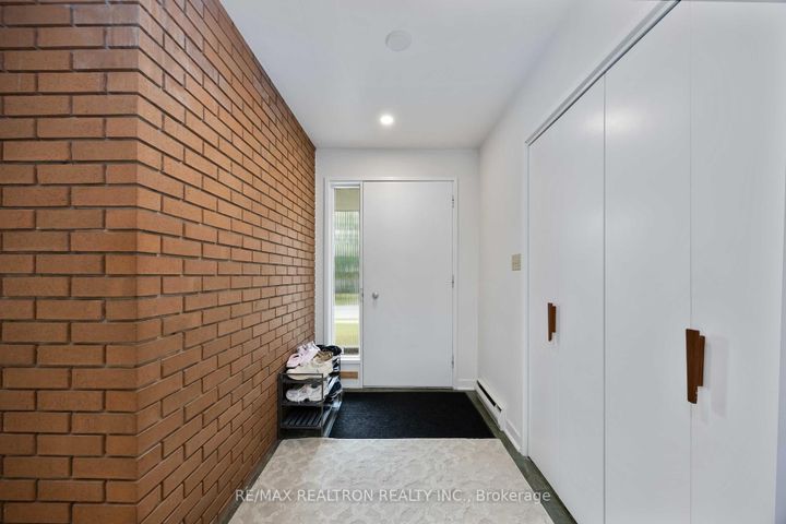 Photo 4 at 31 Orlon Crescent, South Richvale, Richmond Hill