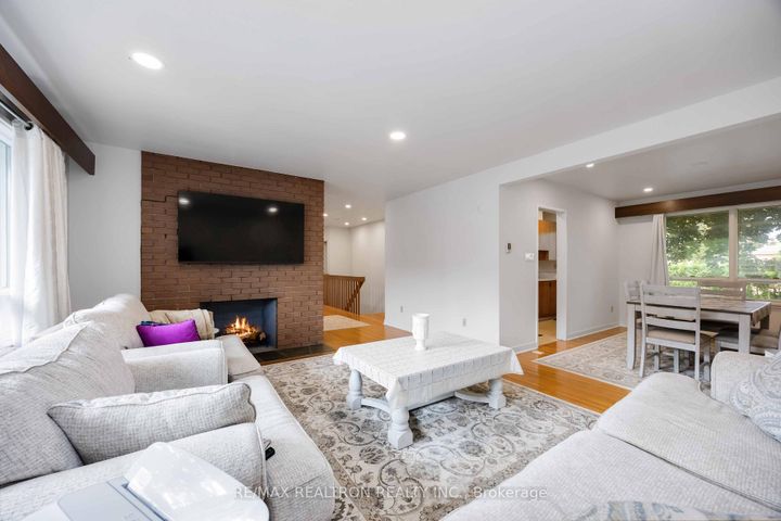 Photo 7 at 31 Orlon Crescent, South Richvale, Richmond Hill
