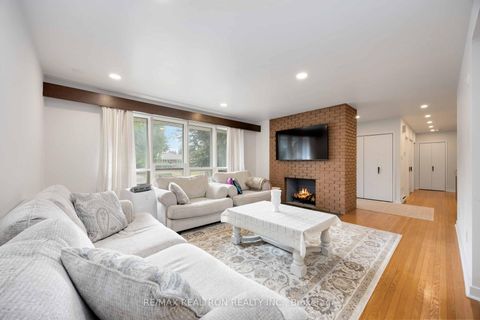Photo 6 at 31 Orlon Crescent, South Richvale, Richmond Hill