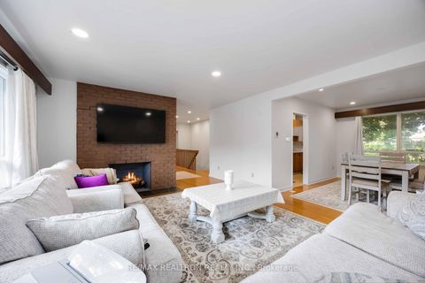 Photo 7 at 31 Orlon Crescent, South Richvale, Richmond Hill
