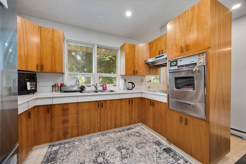 Photo 11 at 31 Orlon Crescent, South Richvale, Richmond Hill