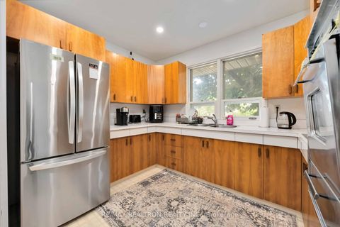 Photo 12 at 31 Orlon Crescent, South Richvale, Richmond Hill