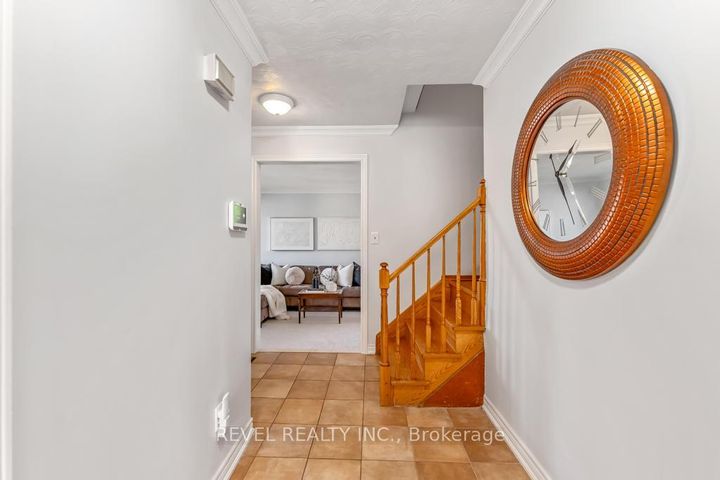 Photo 1 at 187 Guildwood Drive, Gurnett, Hamilton