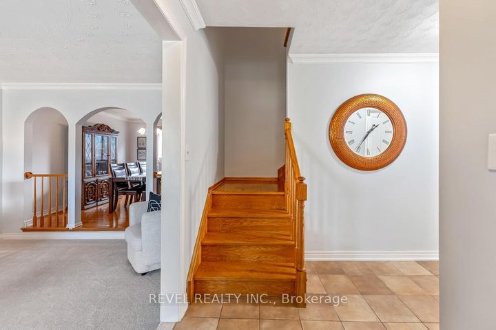 Photo 2 at 187 Guildwood Drive, Gurnett, Hamilton