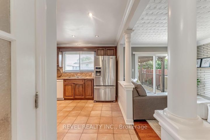 Photo 13 at 187 Guildwood Drive, Gurnett, Hamilton