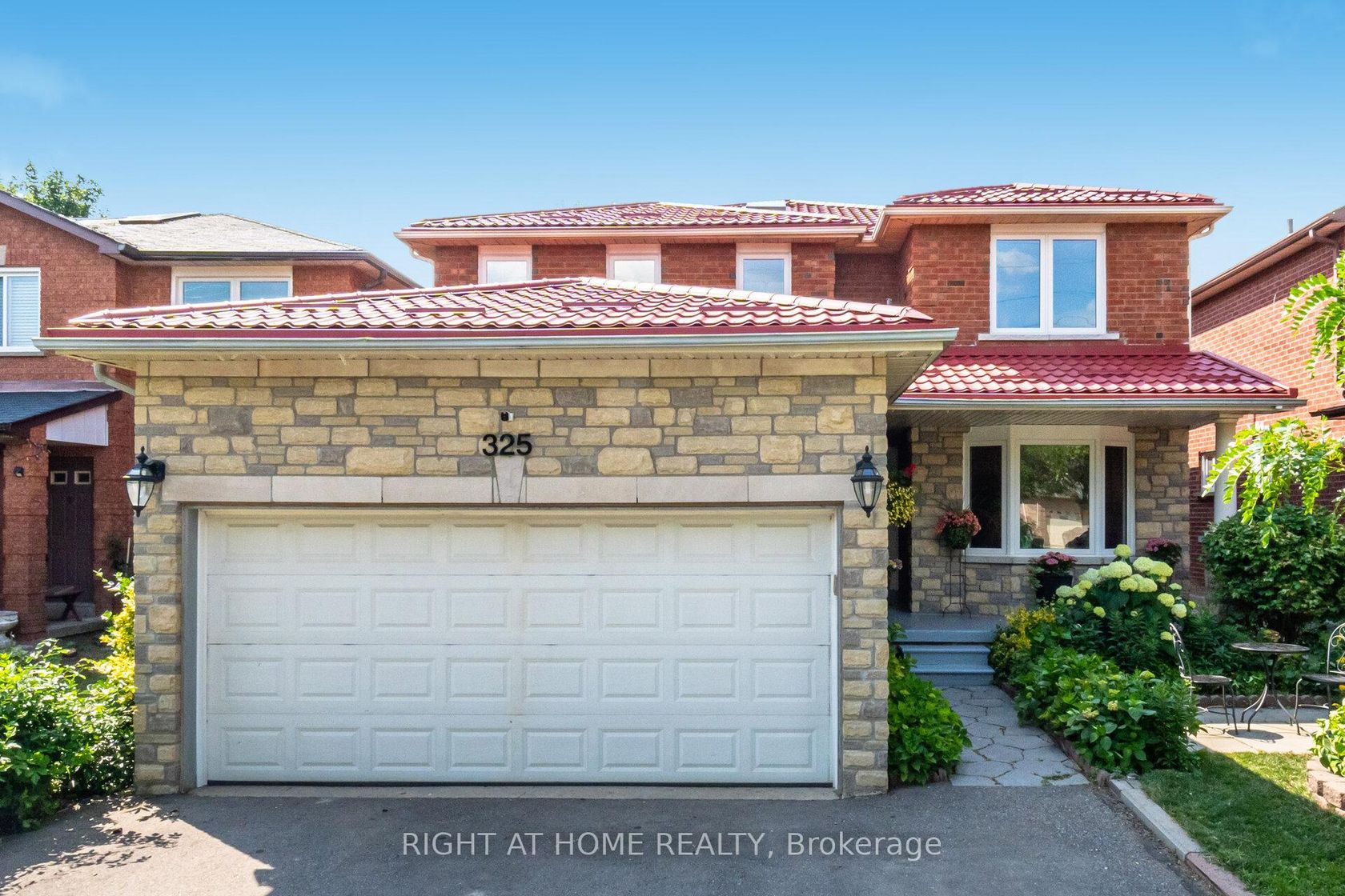 325 Harrowsmith Drive, Hurontario, Mississauga 