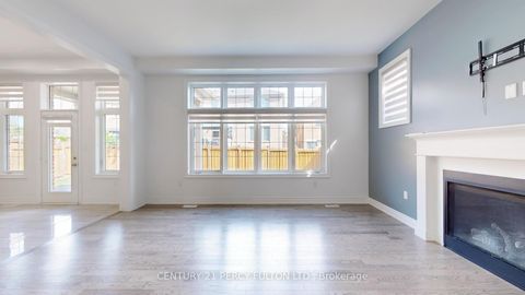Photo 4 at 14 Meadow Green Court, Kleinburg, Vaughan