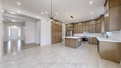 Photo 8 at 14 Meadow Green Court, Kleinburg, Vaughan