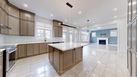 Photo 11 at 14 Meadow Green Court, Kleinburg, Vaughan