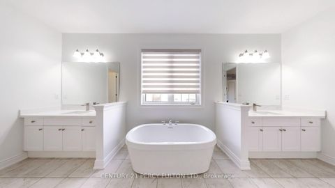Photo 25 at 14 Meadow Green Court, Kleinburg, Vaughan