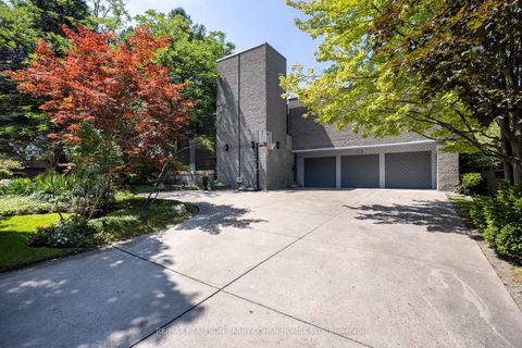 Photo 1 at 10 Penwood Crescent, Don Mills, Toronto