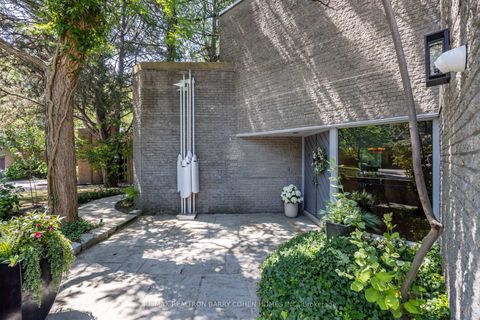 Photo 4 at 10 Penwood Crescent, Don Mills, Toronto