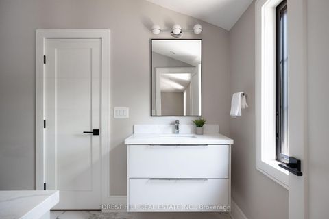 Photo 26 at 52 Roxborough Drive, Moore Park, Toronto