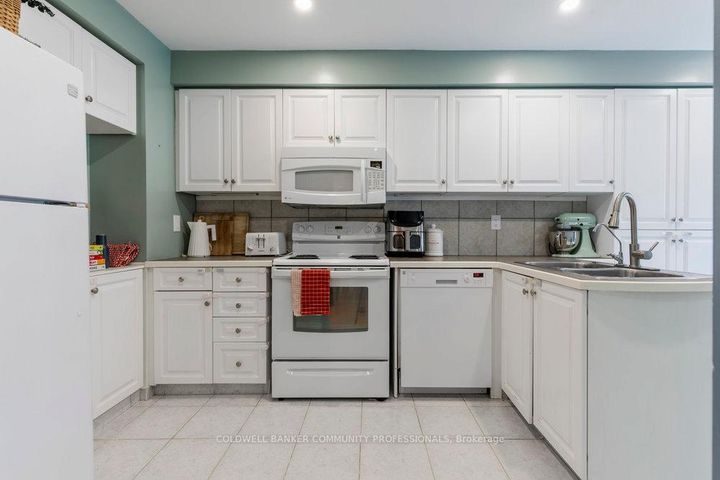 Photo 16 at 20 - 10 Huntingwood Avenue, Dundas, Hamilton