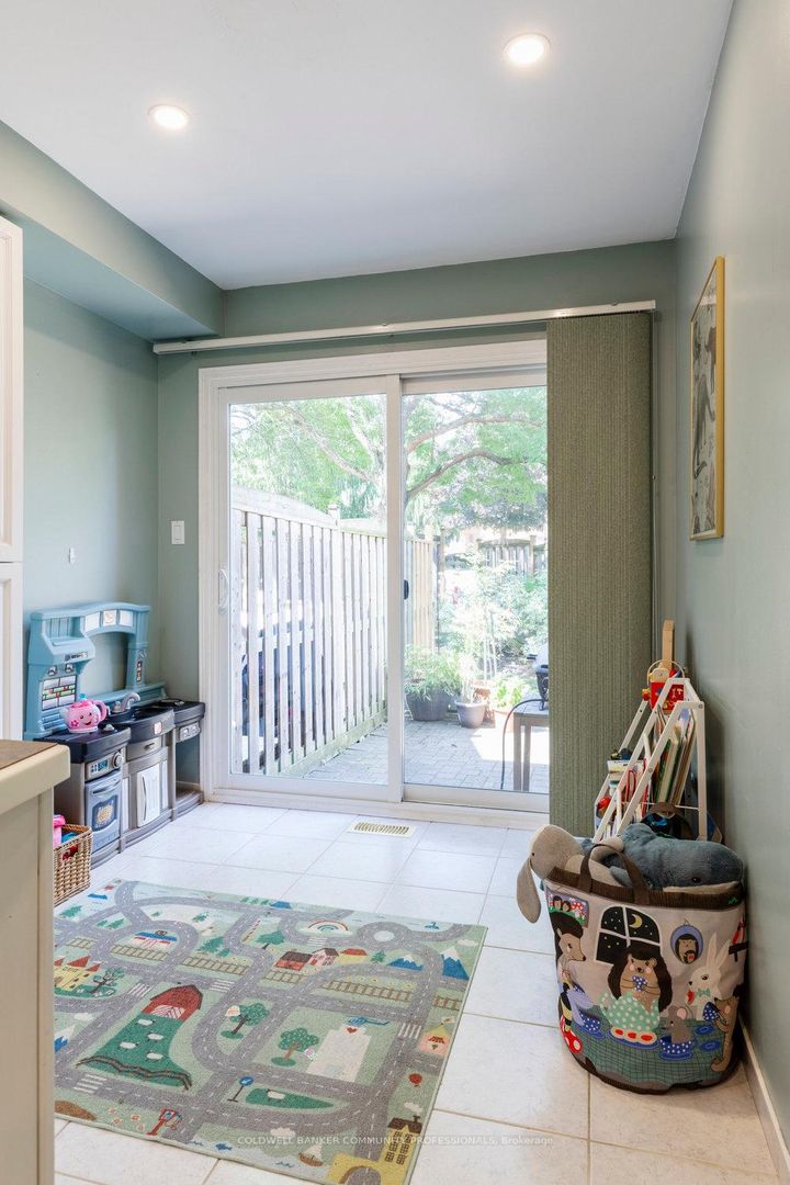 Photo 17 at 20 - 10 Huntingwood Avenue, Dundas, Hamilton