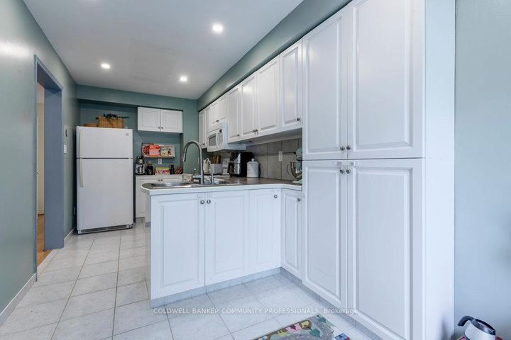 Photo 19 at 20 - 10 Huntingwood Avenue, Dundas, Hamilton
