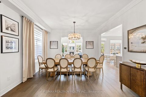 Photo 8 at 92 Chaiwood Court, Patterson, Vaughan
