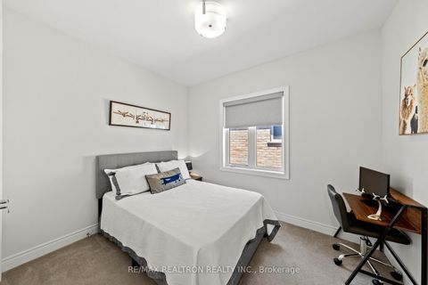 Photo 32 at 92 Chaiwood Court, Patterson, Vaughan