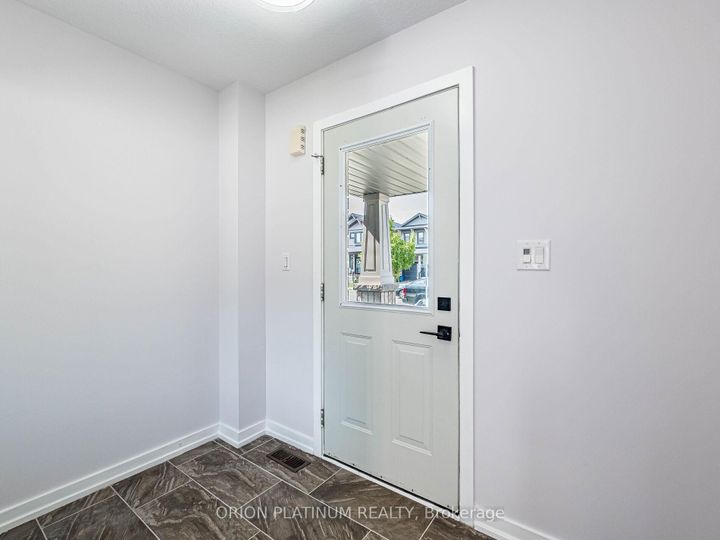 Photo 2 at 12 Bradshaw Drive, Stoney Creek Mountain, Hamilton