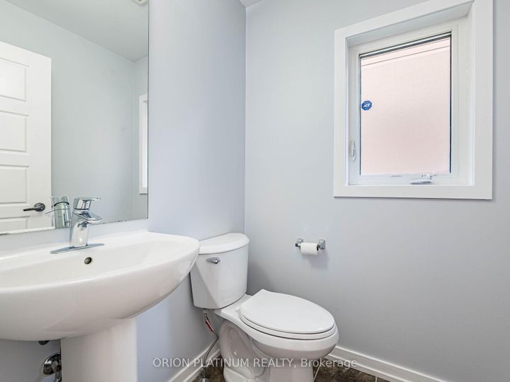 Photo 4 at 12 Bradshaw Drive, Stoney Creek Mountain, Hamilton