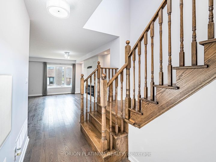 Photo 5 at 12 Bradshaw Drive, Stoney Creek Mountain, Hamilton