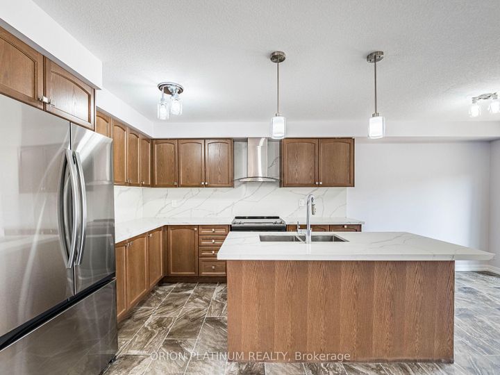 Photo 9 at 12 Bradshaw Drive, Stoney Creek Mountain, Hamilton