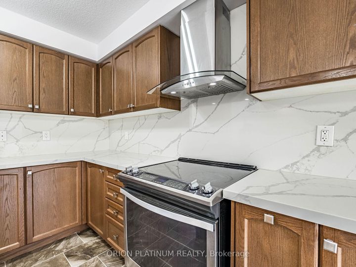 Photo 12 at 12 Bradshaw Drive, Stoney Creek Mountain, Hamilton