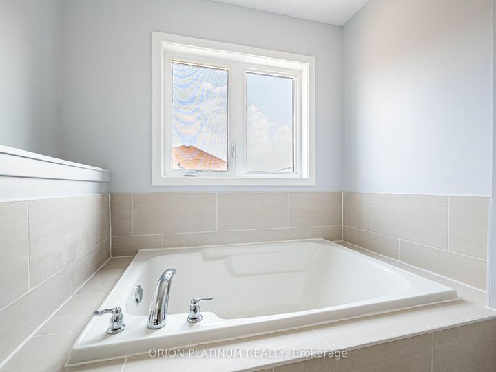 Photo 25 at 12 Bradshaw Drive, Stoney Creek Mountain, Hamilton