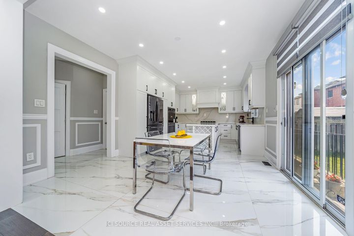 Photo 6 at 12 Amethyst Circle, Bram East, Brampton