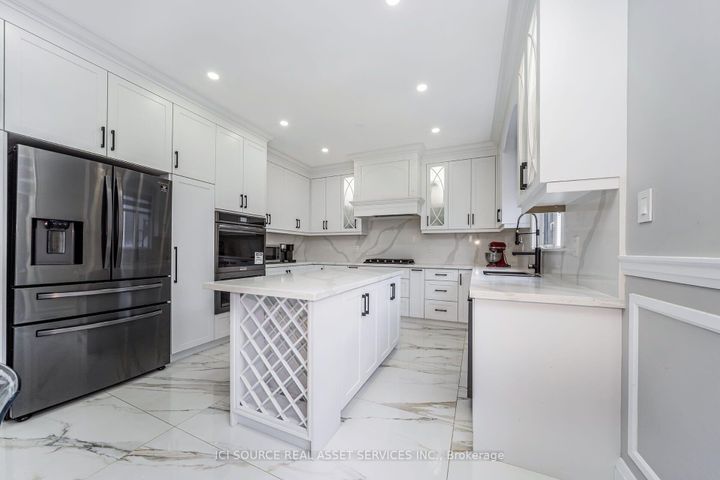 Photo 7 at 12 Amethyst Circle, Bram East, Brampton