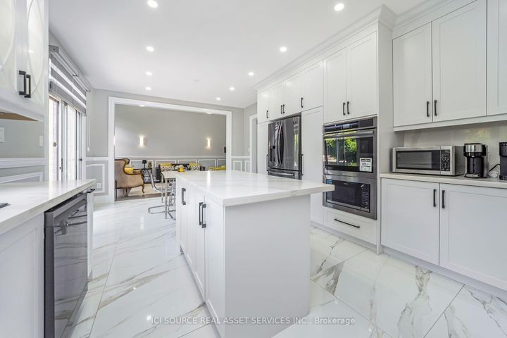 Photo 10 at 12 Amethyst Circle, Bram East, Brampton
