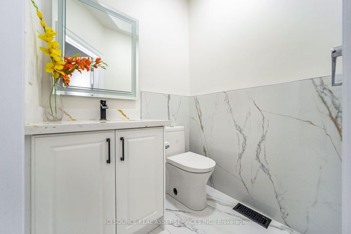 Photo 13 at 12 Amethyst Circle, Bram East, Brampton